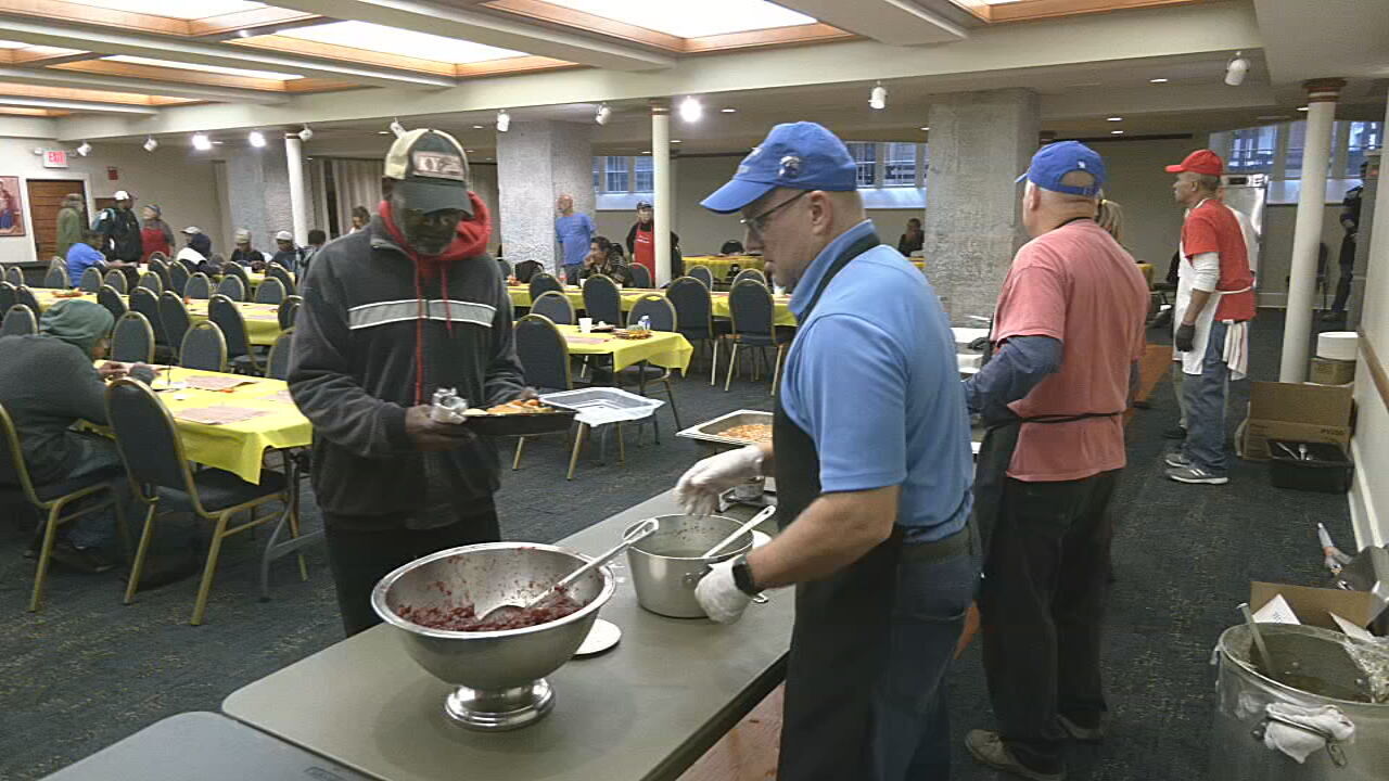 THANKSGIVING MEAL GIVEAWAYS